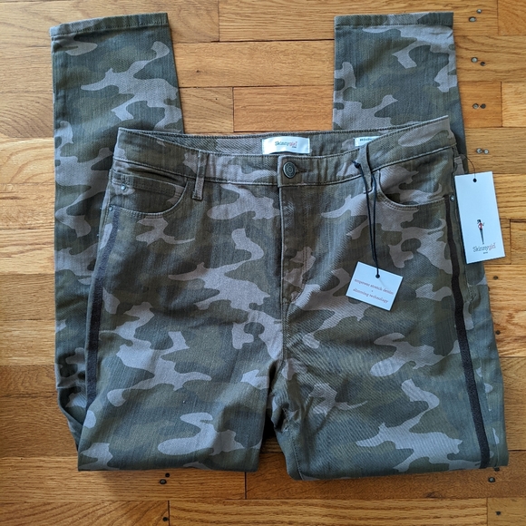 NWT Skinnygirl Broadway High Rise Skinny Camp Pants - Picture 1 of 7